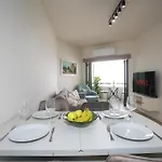 公寓 Palmove Luxurious Beachfront 拉纳卡