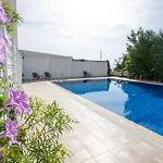 Palmove Luxurious Beachfront * 拉纳卡