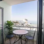Palmove Luxurious Beachfront 公寓 *