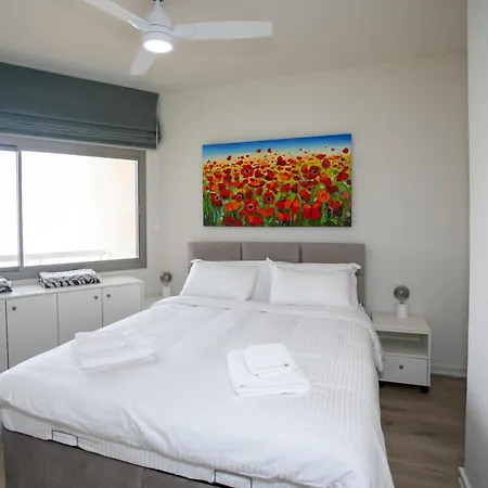 Apartment Palmove Luxurious Beachfront Larnaka