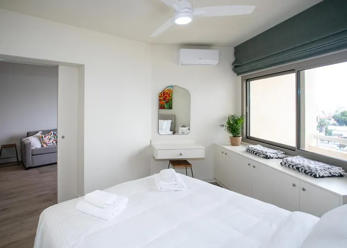 Apartmán Palmove Luxurious Beachfront Larnaca