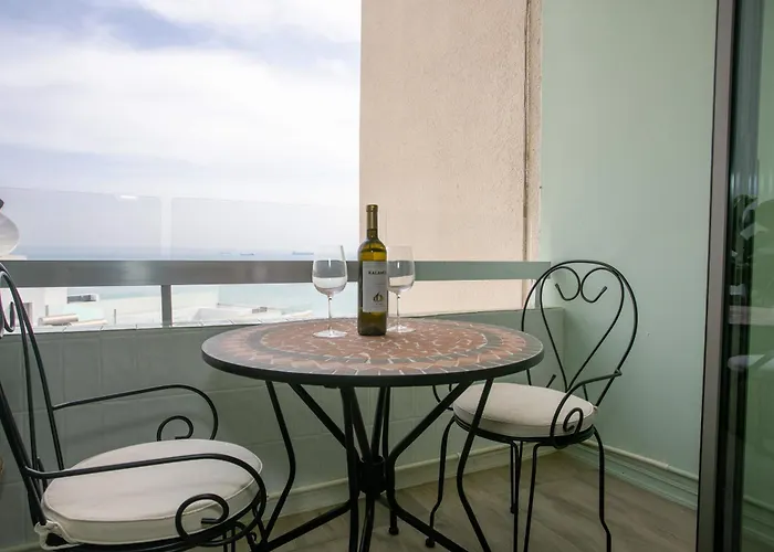 Palmove Luxurious Beachfront * Larnaca