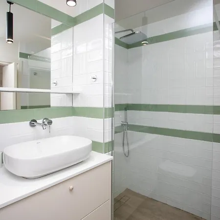 Palmove Luxurious Beachfront Lejlighed *