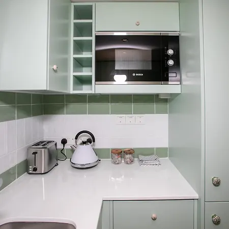 Palmove Luxurious Beachfront Lejlighed