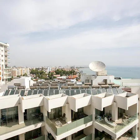 Palmove Luxurious Beachfront * Lárnaca