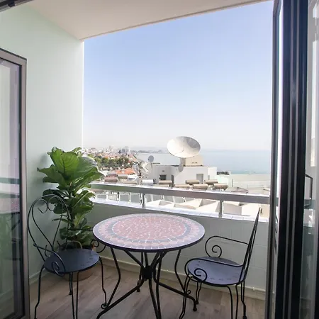 Palmove Luxurious Beachfront Lejlighed *