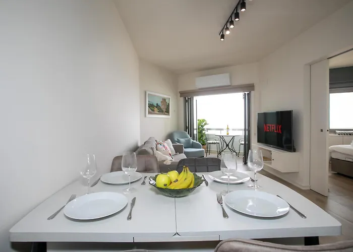 아파트 Palmove Luxurious Beachfront 라르나카