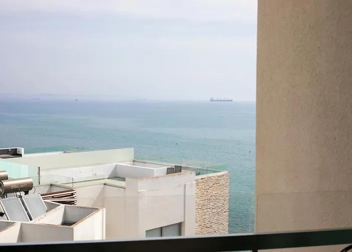 Palmove Luxurious Beachfront 아파트 *