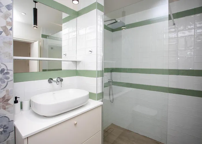 Palmove Luxurious Beachfront Apartamento *