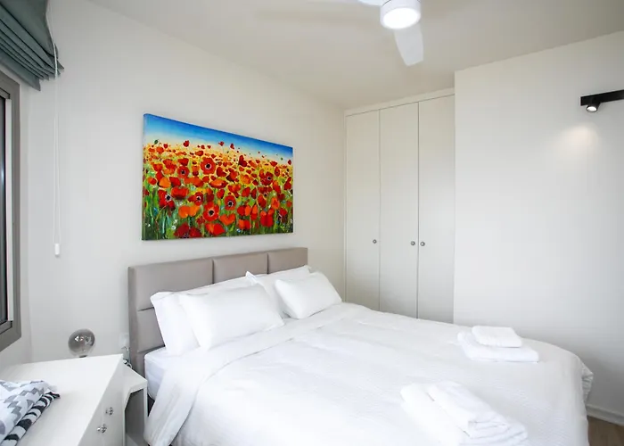 Palmove Luxurious Beachfront 라르나카