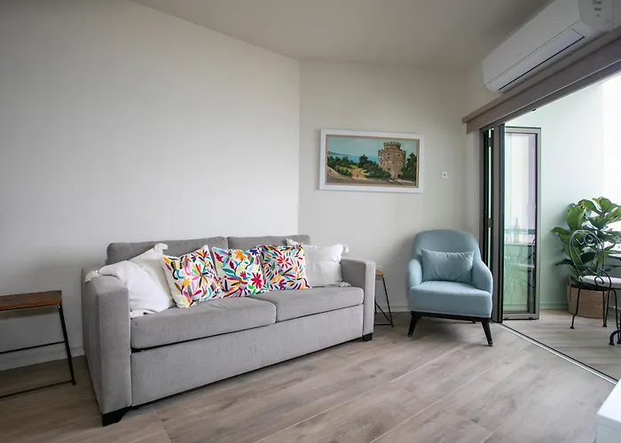 Palmove Luxurious Beachfront Lárnaca