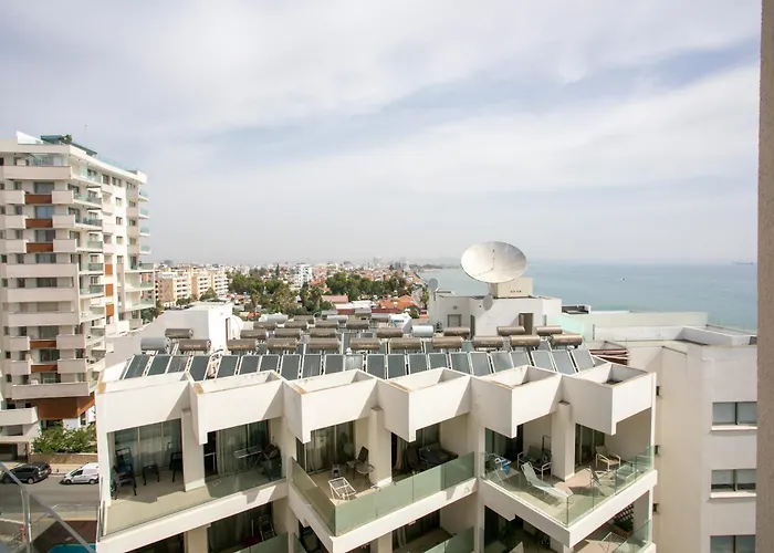 Palmove Luxurious Beachfront * Lárnaca