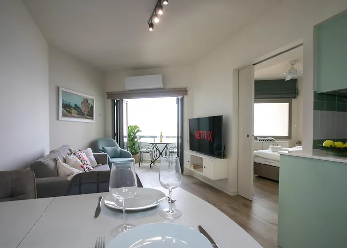 Palmove Luxurious Beachfront 아파트 라르나카