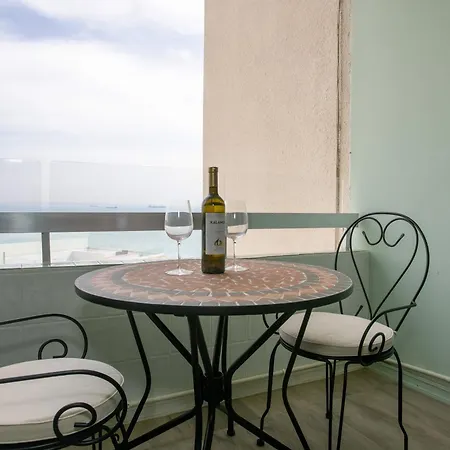 Palmove Luxurious Beachfront * Larnaca